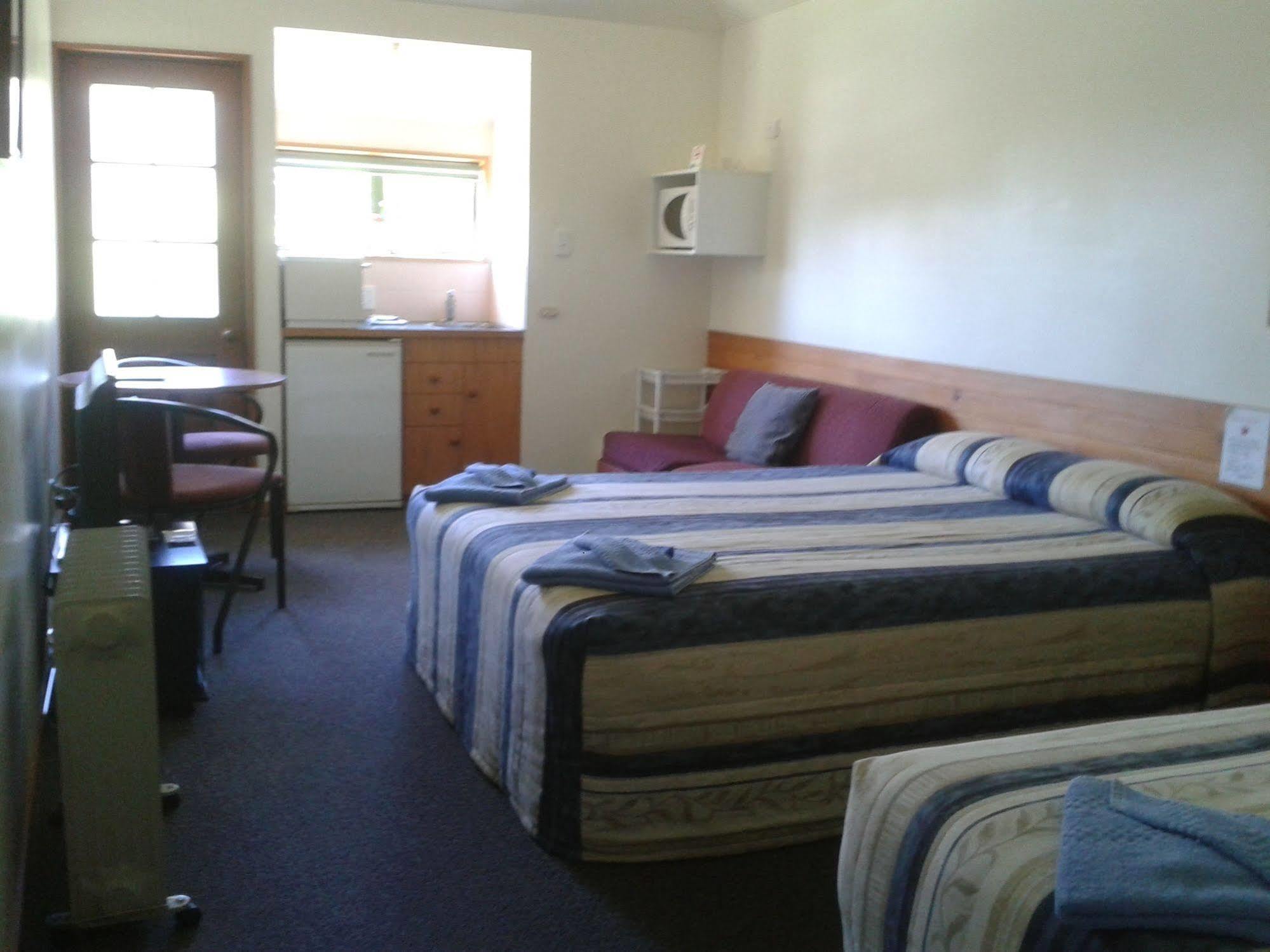 Four Peaks Motel 제랄딘 외부 사진