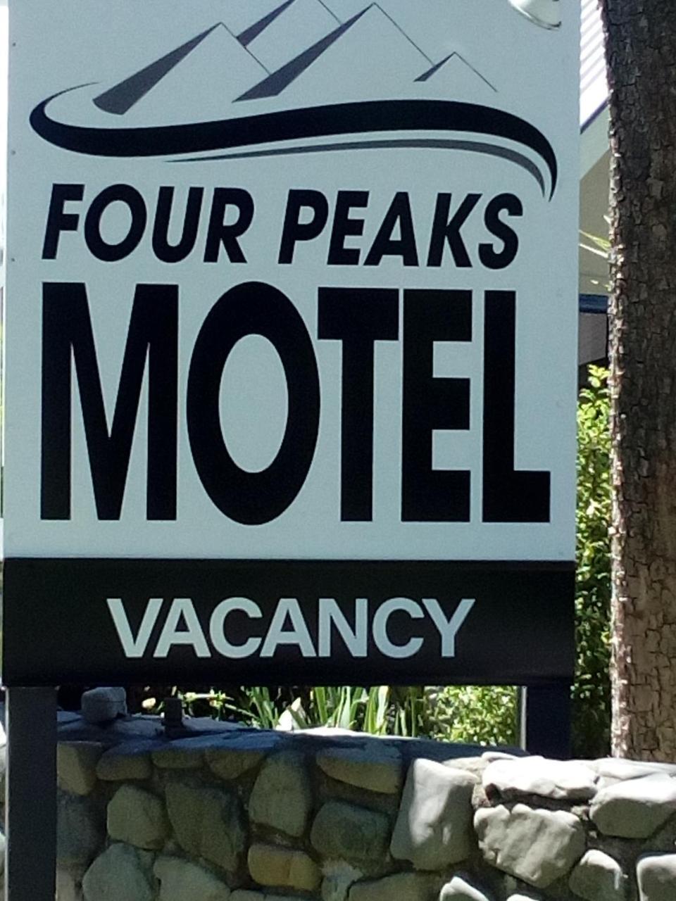 Four Peaks Motel 제랄딘 외부 사진