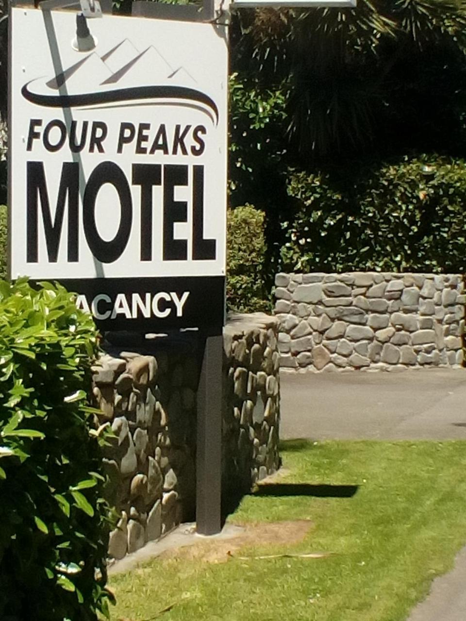 Four Peaks Motel 제랄딘 외부 사진