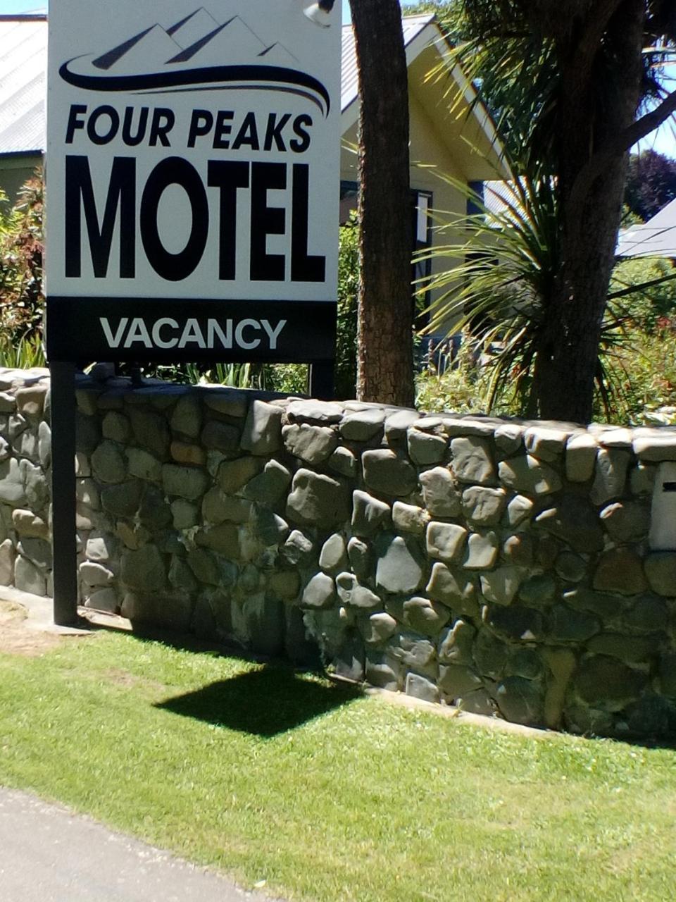 Four Peaks Motel 제랄딘 외부 사진
